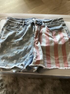 Judy Blue Two-Tone Flag-Print Denim Shorts in Pink & Light Blue